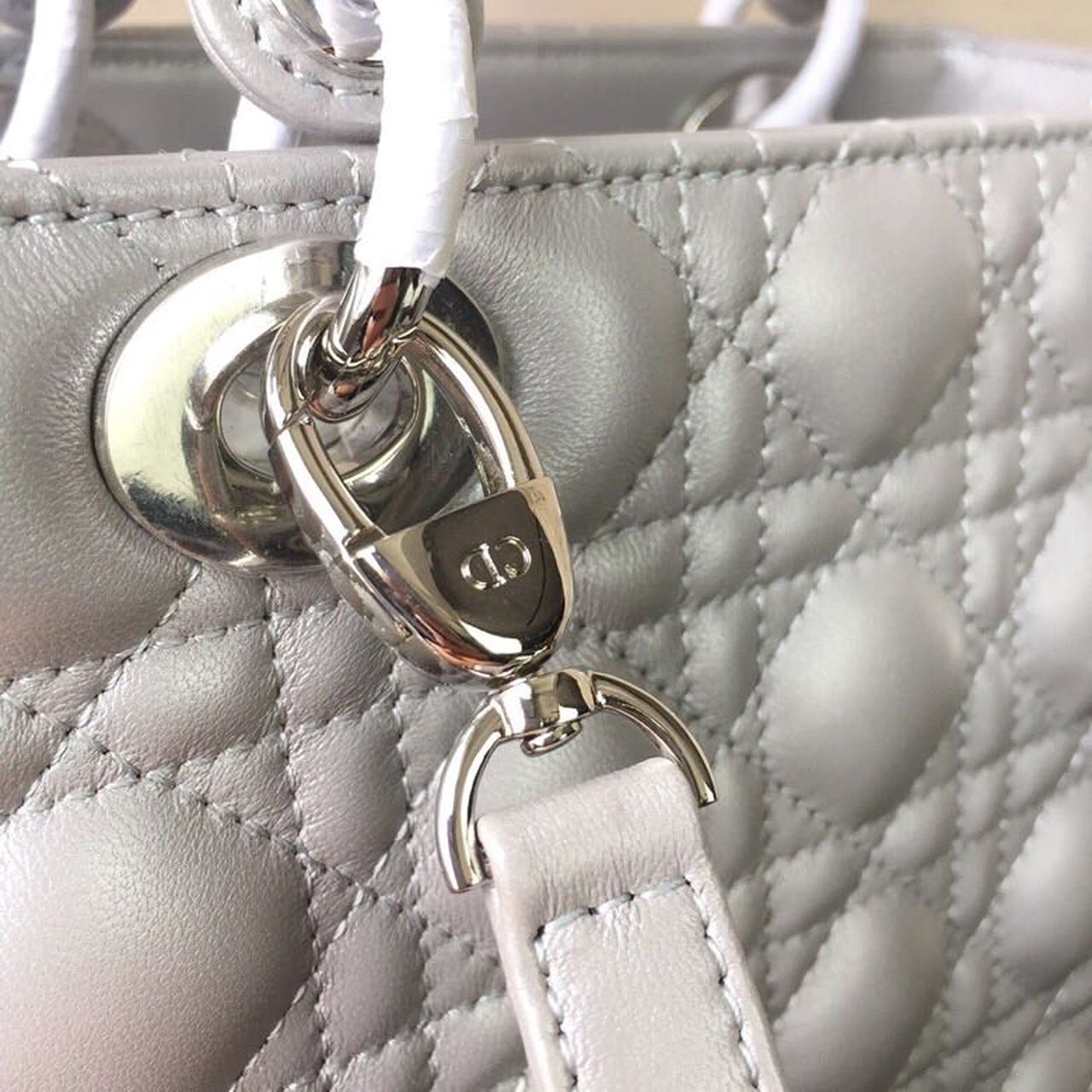 Top Quality MeTop Qualityum Opaline Gray Pearlescent Cannage Lady Bag Hardware Pearl Gold For Women 9.5in/24cm CD
