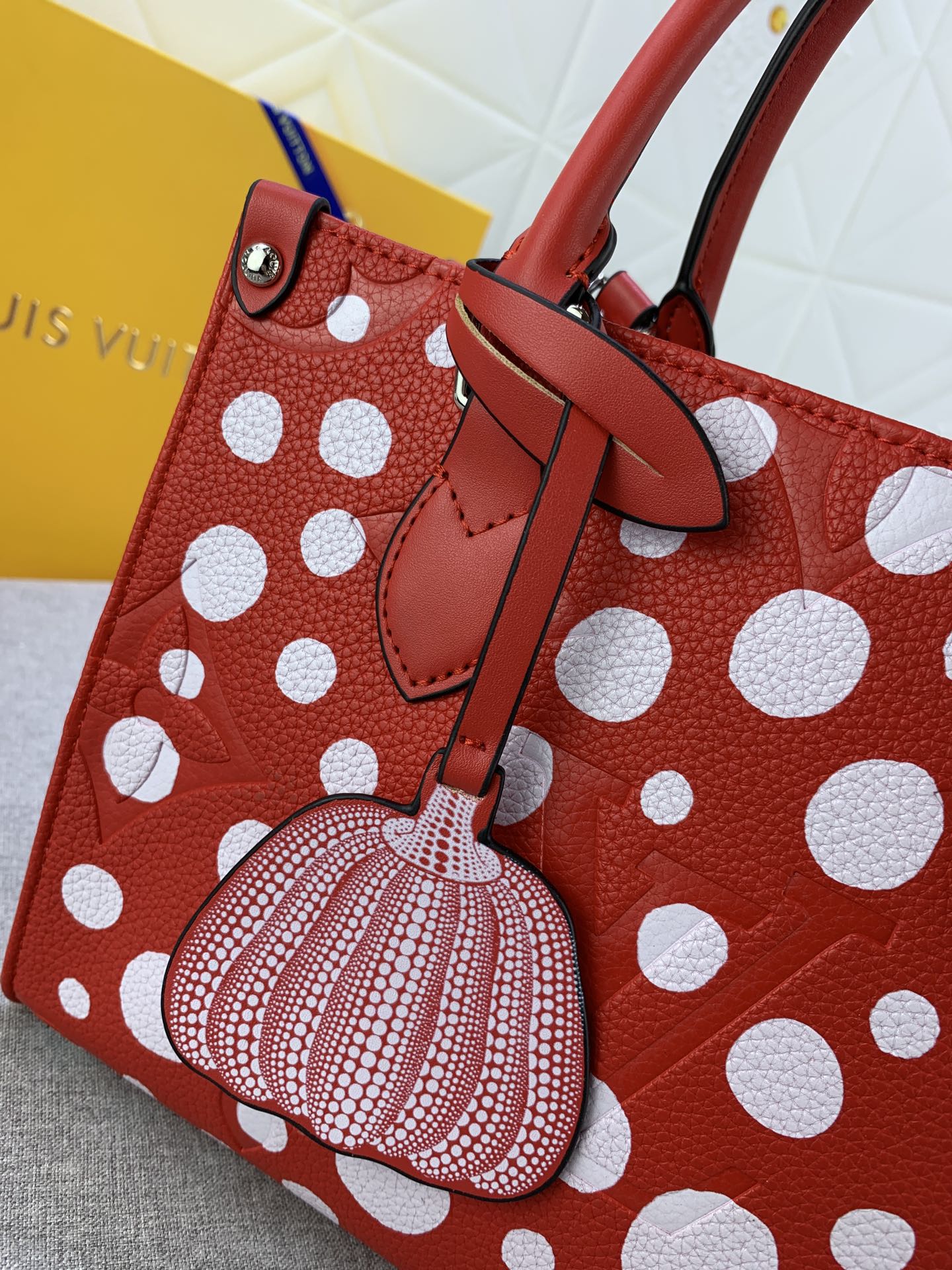 EN - New 1:1 rep Bag LUV 636