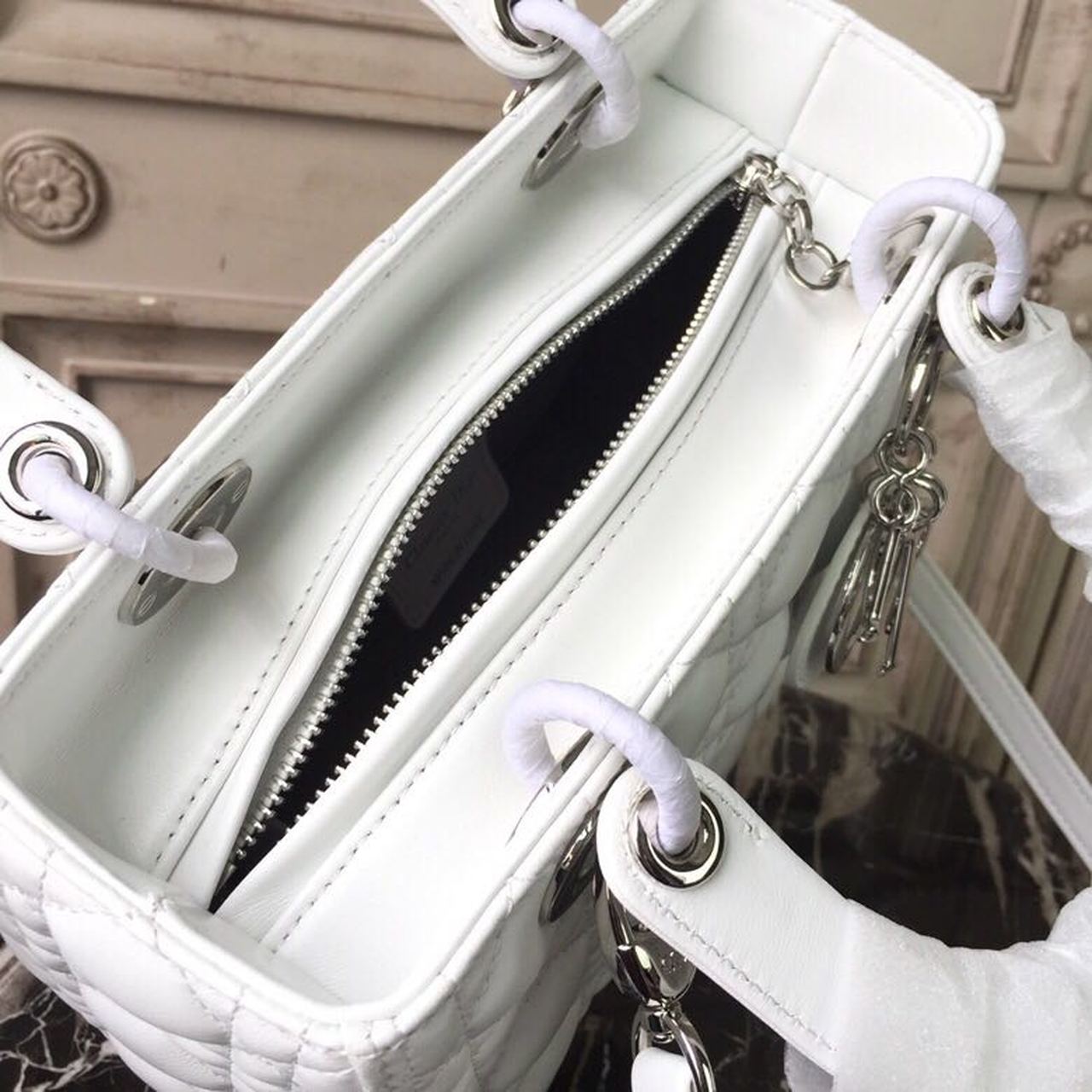 Top Quality MeTop Qualityum Lady Bag White SiTop Qualityer Hardware For Women 24cm/9in CD M0565BNGE_M030