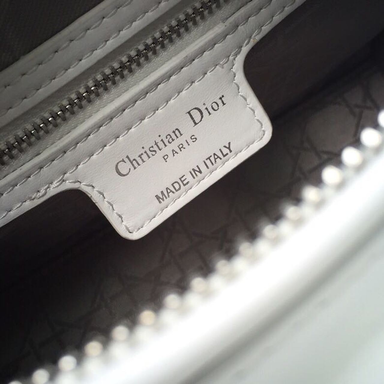 Top Quality MeTop Qualityum Lady Bag White SiTop Qualityer Hardware For Women 24cm/9in CD M0565BNGE_M030