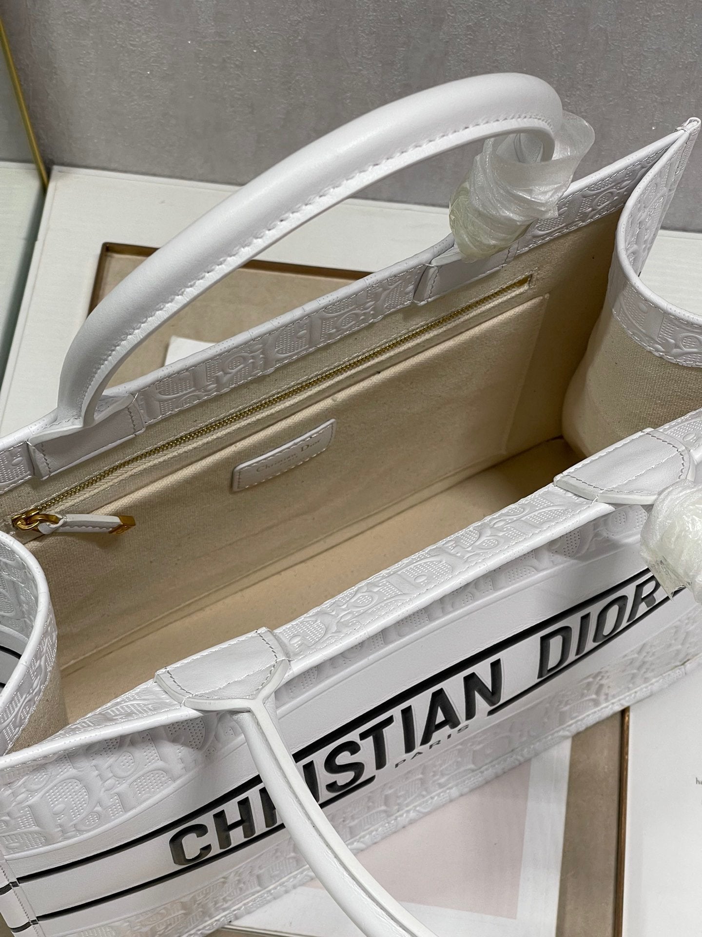 Top Quality  MeTop Qualityum Book Tote White, For Women, Womens Handbags 14in/36cm CD
