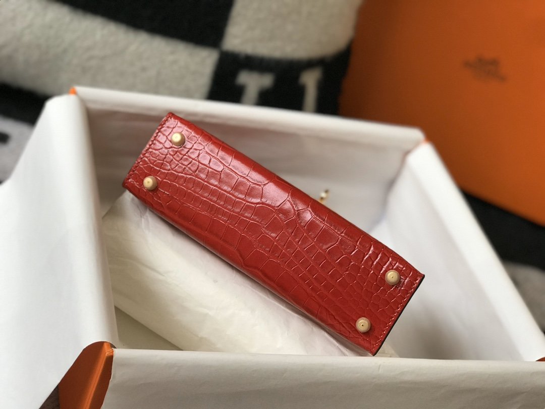 Top Quality Kelly Red For Women Gold Toned Hardware 7.8in/20cm