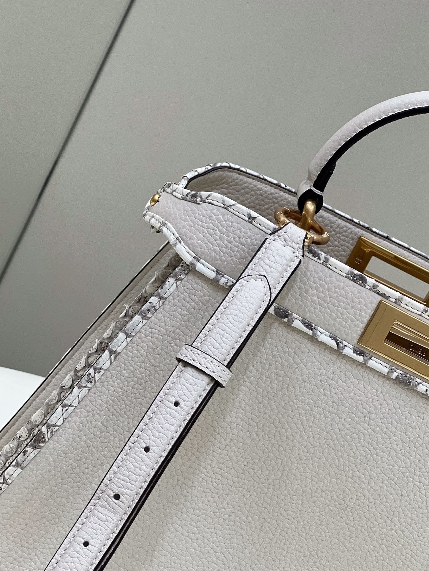Top QualityTop Quality Peekaboo ISeeU Medium Ivory For Women, Women’s Handbags, Shoulder Bags 13.1in/33.5cm FF