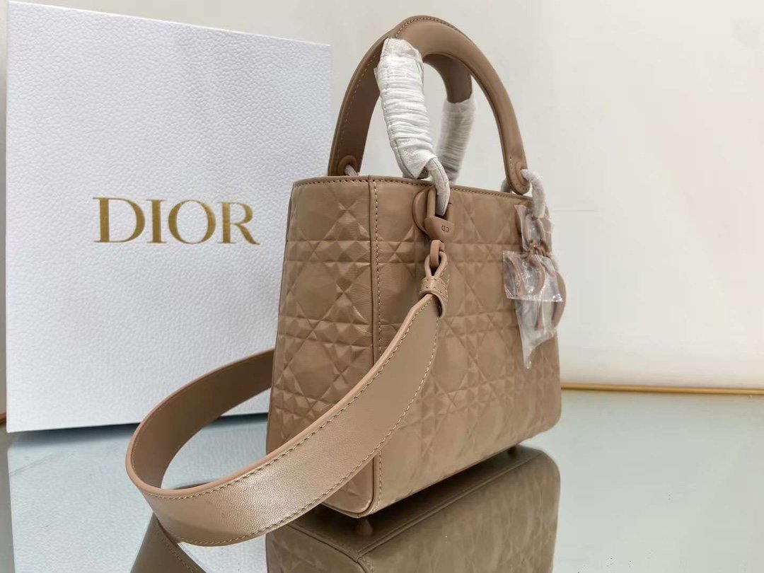 Top Quality MeTop Qualityum Lady Bag Cannage with Beaded Motif, Brown, For Women Womens Handbags, Crossbody Bags, 20cm CD