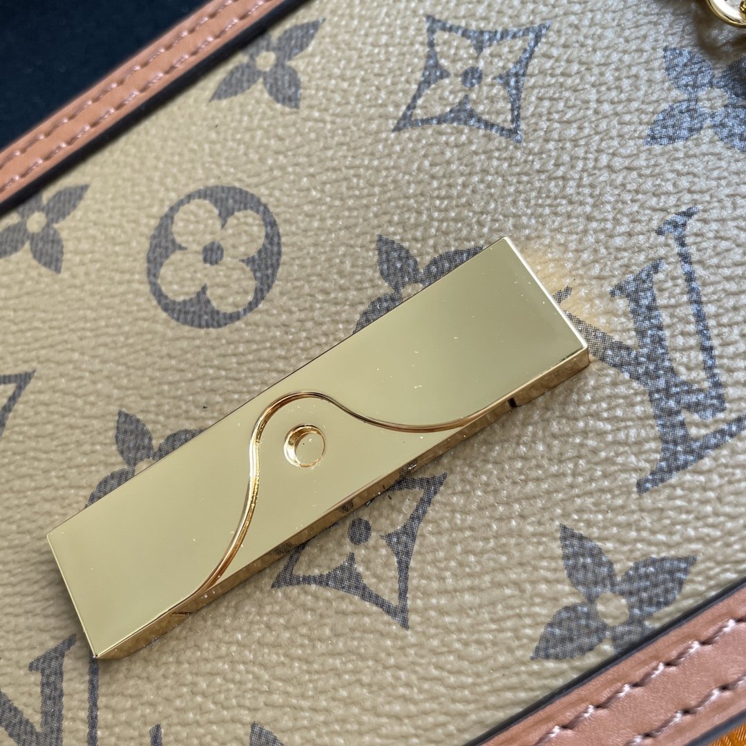 Top Quality Dauphine Chain Wallet Combines Monogram And Monogram Reverse Canvas By Nicolas Ghesquière For Women, WoWallet 19cm Top Quality M68746
