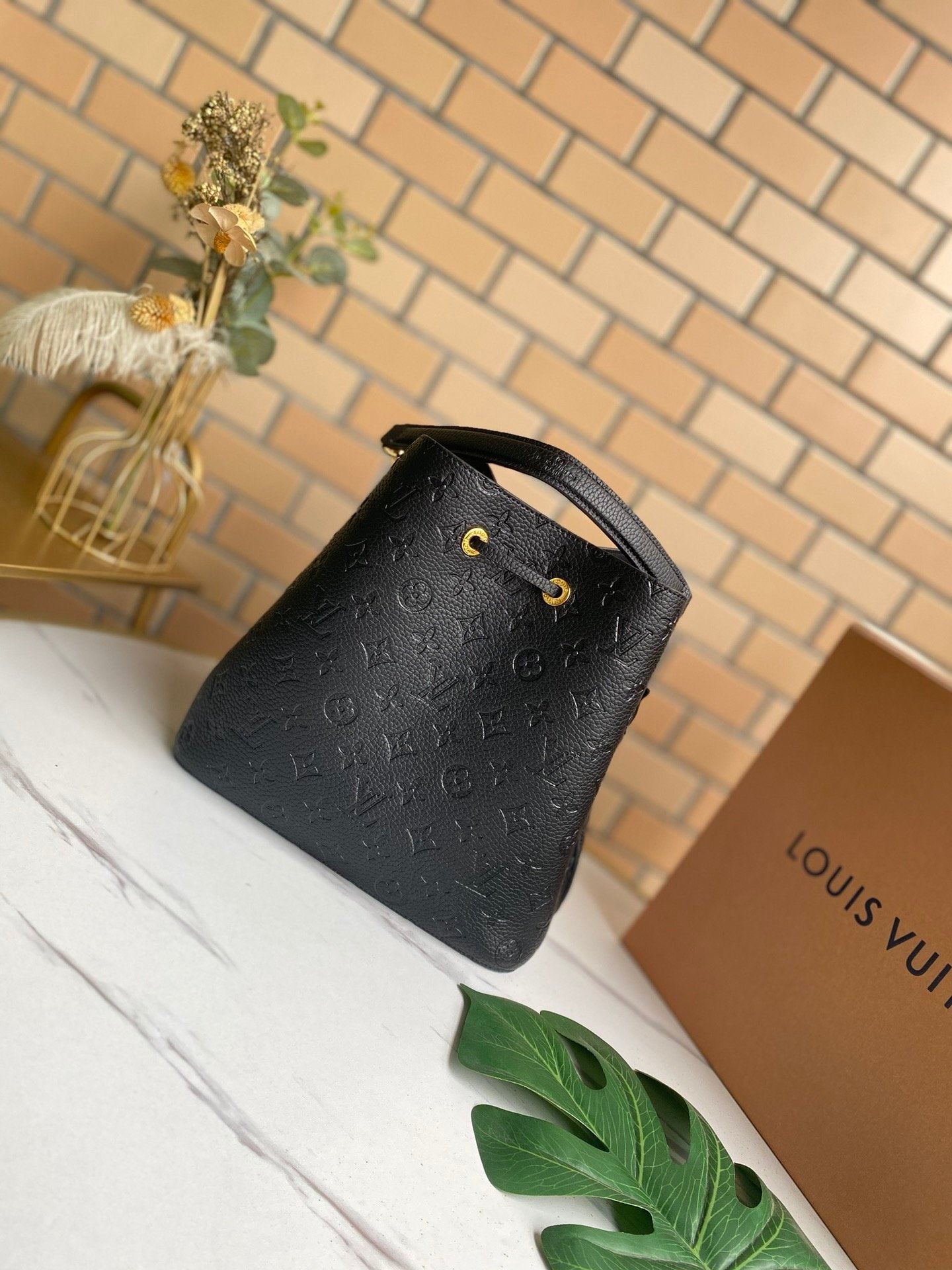 Top Quality NeoNoe MM Bucket Bag Monogram Empreinte Black For Women, Womens Handbags, Shoulder Bags 10.2in/26cm Top Quality M45256