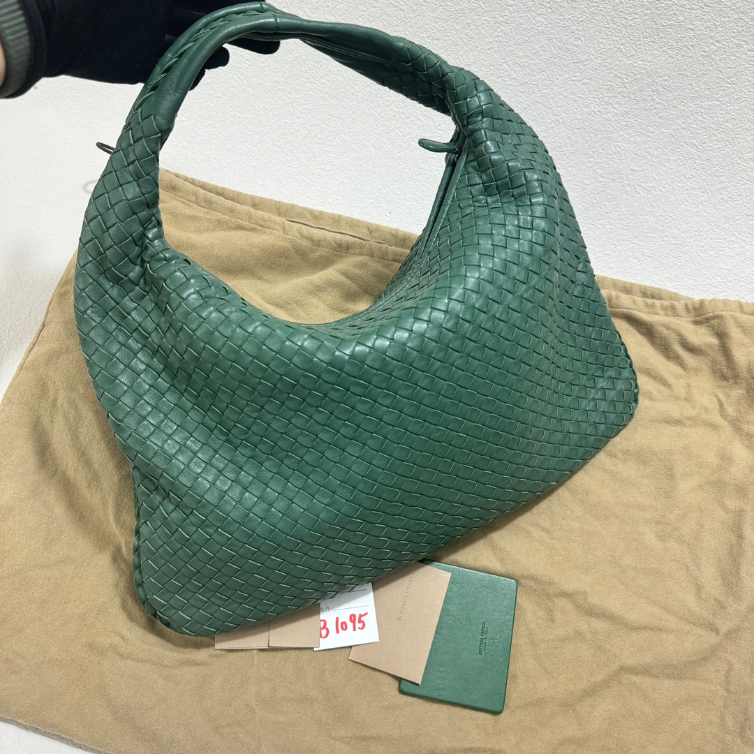 Bottega Veneta Veneta Hobo Medium Dark Green 45cm Lambskin Leather