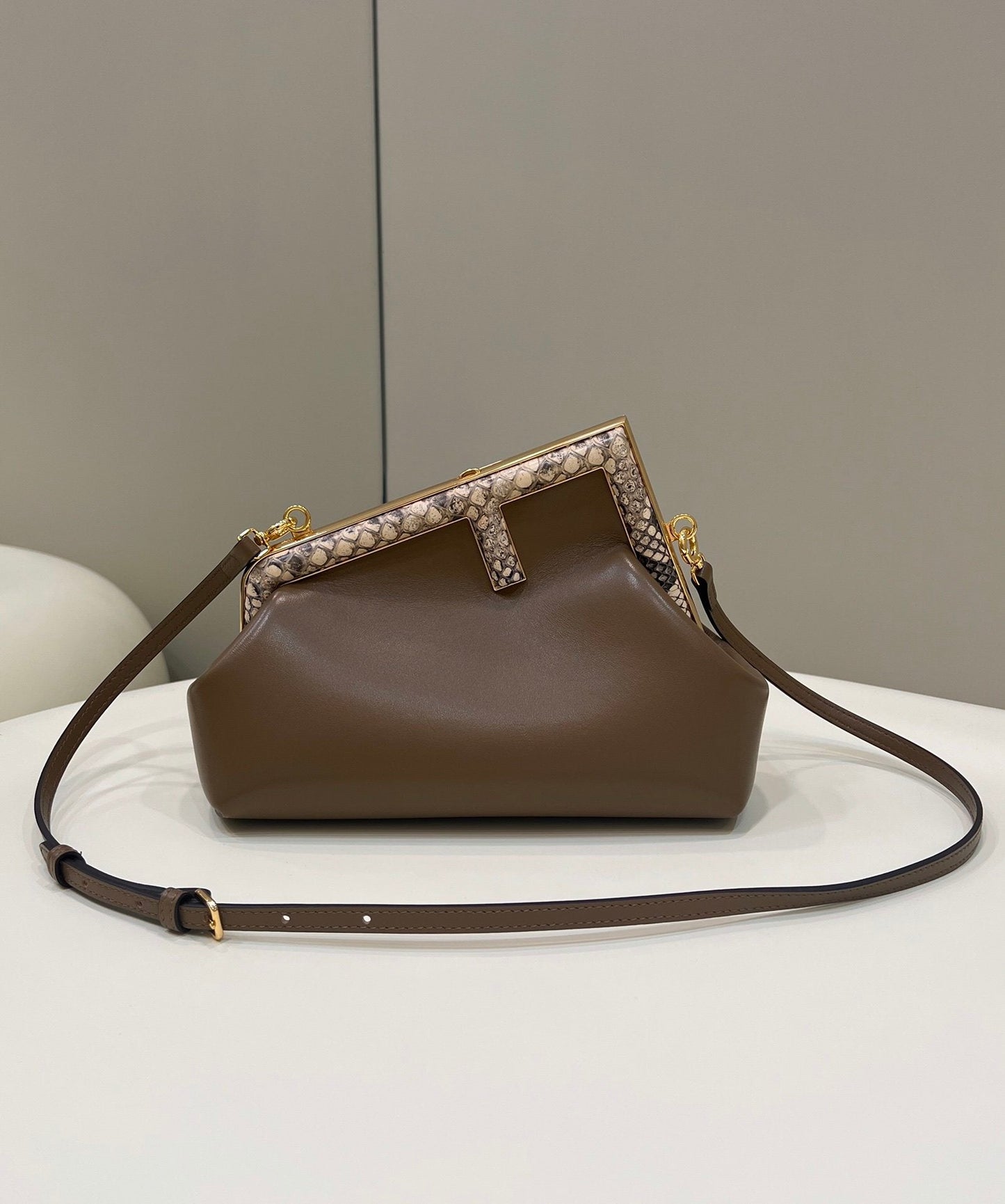 Top QualityTop Quality Top QualityTop Qualityrst Small Dark Brown For Women, Women’s HandBags, Shoulder And Crossbody Bags 10in/26cm FF 8BP129