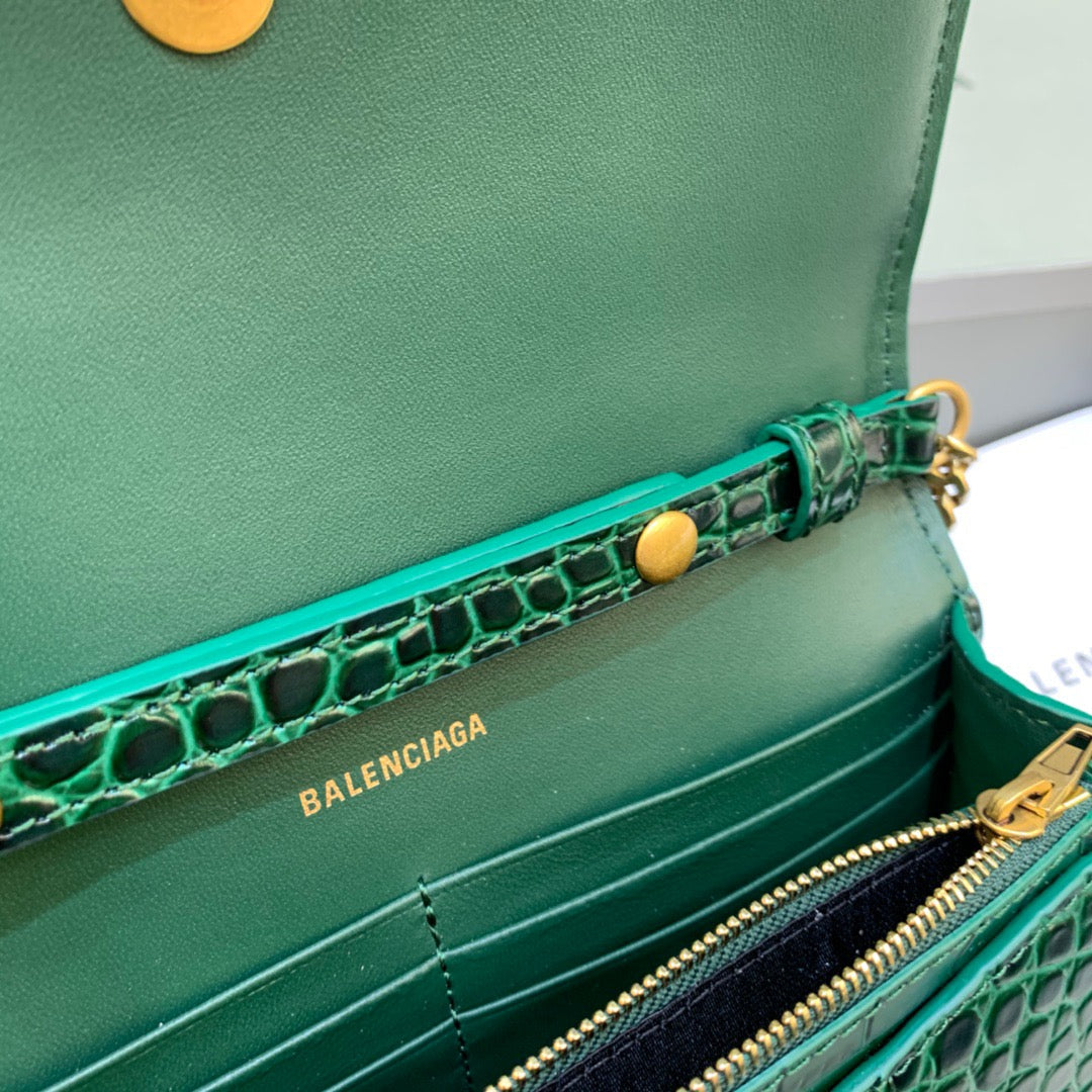 Top Quality Hourglass Wallet On Chain in Dark Green, For Women,  Bags 7.6in/19cm 6560501LRGM3011