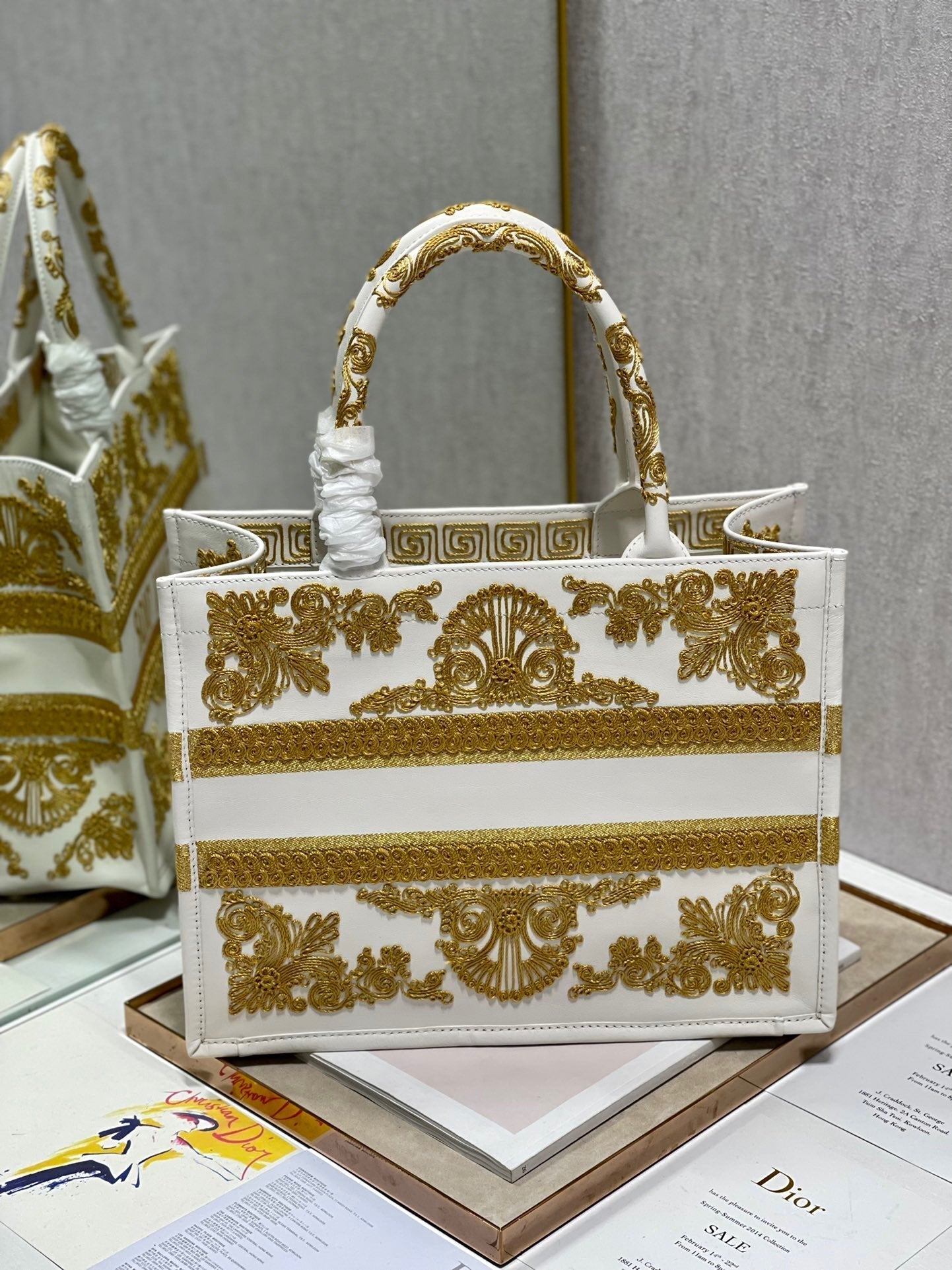 Top Quality MeTop Qualityum Book Tote Gold And White, For Women, Womens Handbags 14in/36cm CD