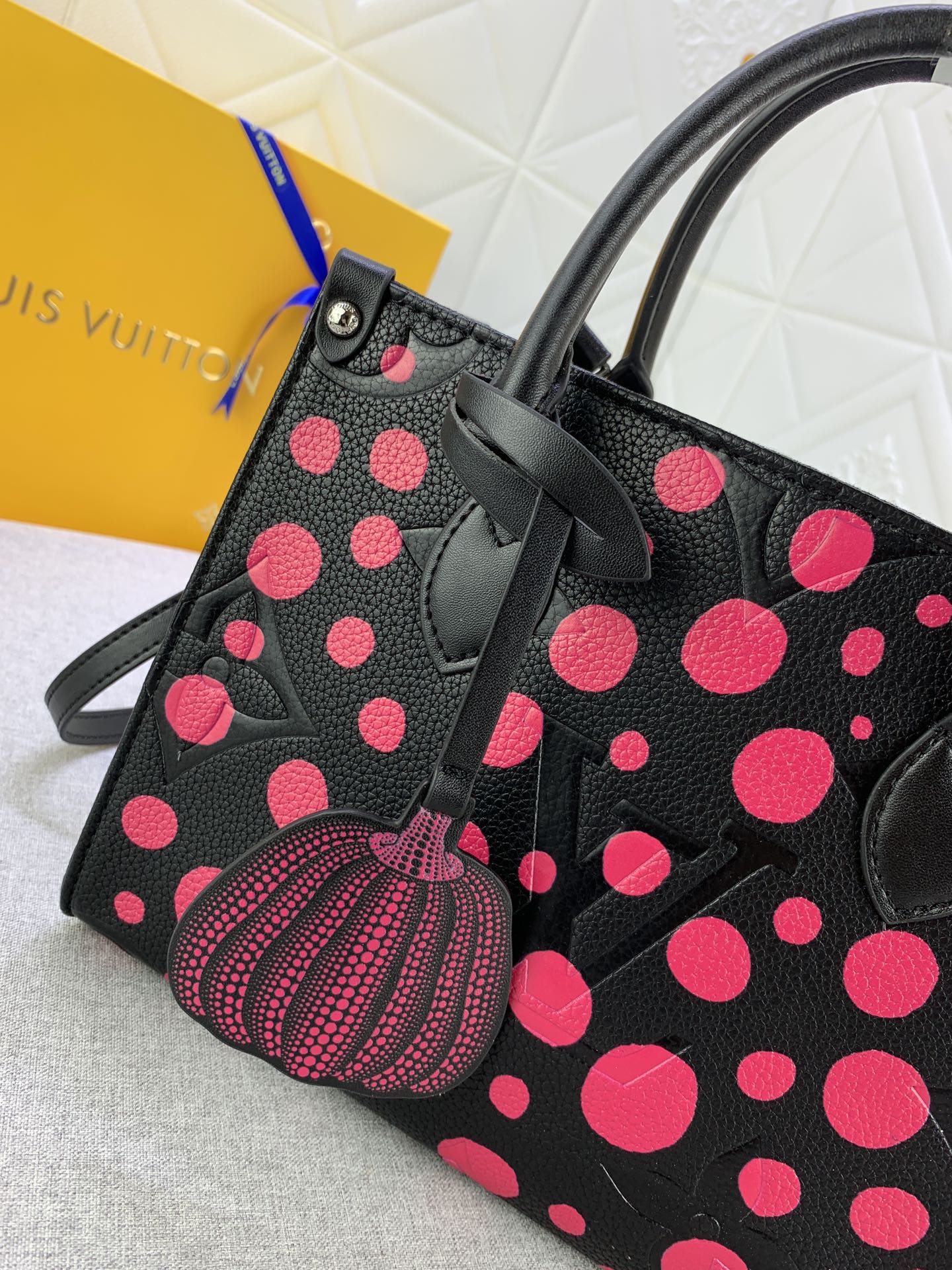 EN - New 1:1 rep Bag LUV 637