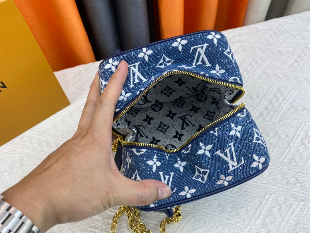 EN - New 1:1 rep  Bags LUV 677