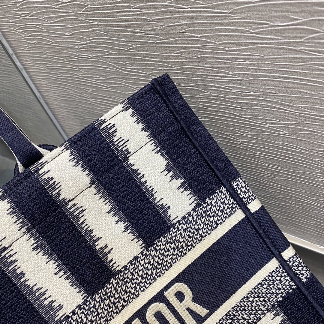 Top Quality MeTop Qualityum Book Tote Blue D-Stripes Embroidery For Women 36cm/16.5in CD