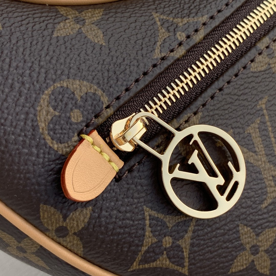 Top Quality Loop Monogram Canvas By Nicolas Ghesquiere For The Cruise Collection,  Shoulder And Crossbody Bags 9.1in/23cm Top Quality M81098