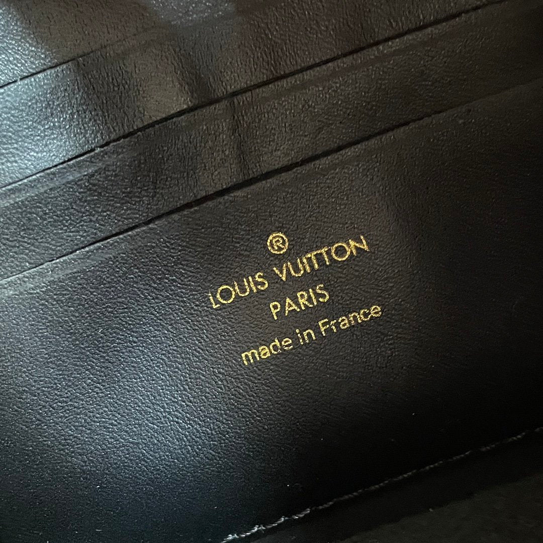 Top Quality Dauphine Chain Wallet Combines Monogram And Monogram Reverse Canvas By Nicolas Ghesquière For Women, WoWallet 19cm Top Quality M68746