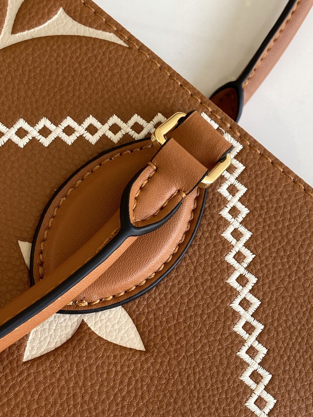 Top Quality Onthego MM Tote Bag Monogram Empreinte Arizona Brown For Women, Women Handbags, Shoulder Bags And Crossbody Bags 13.8in/35cm Top Quality M46015