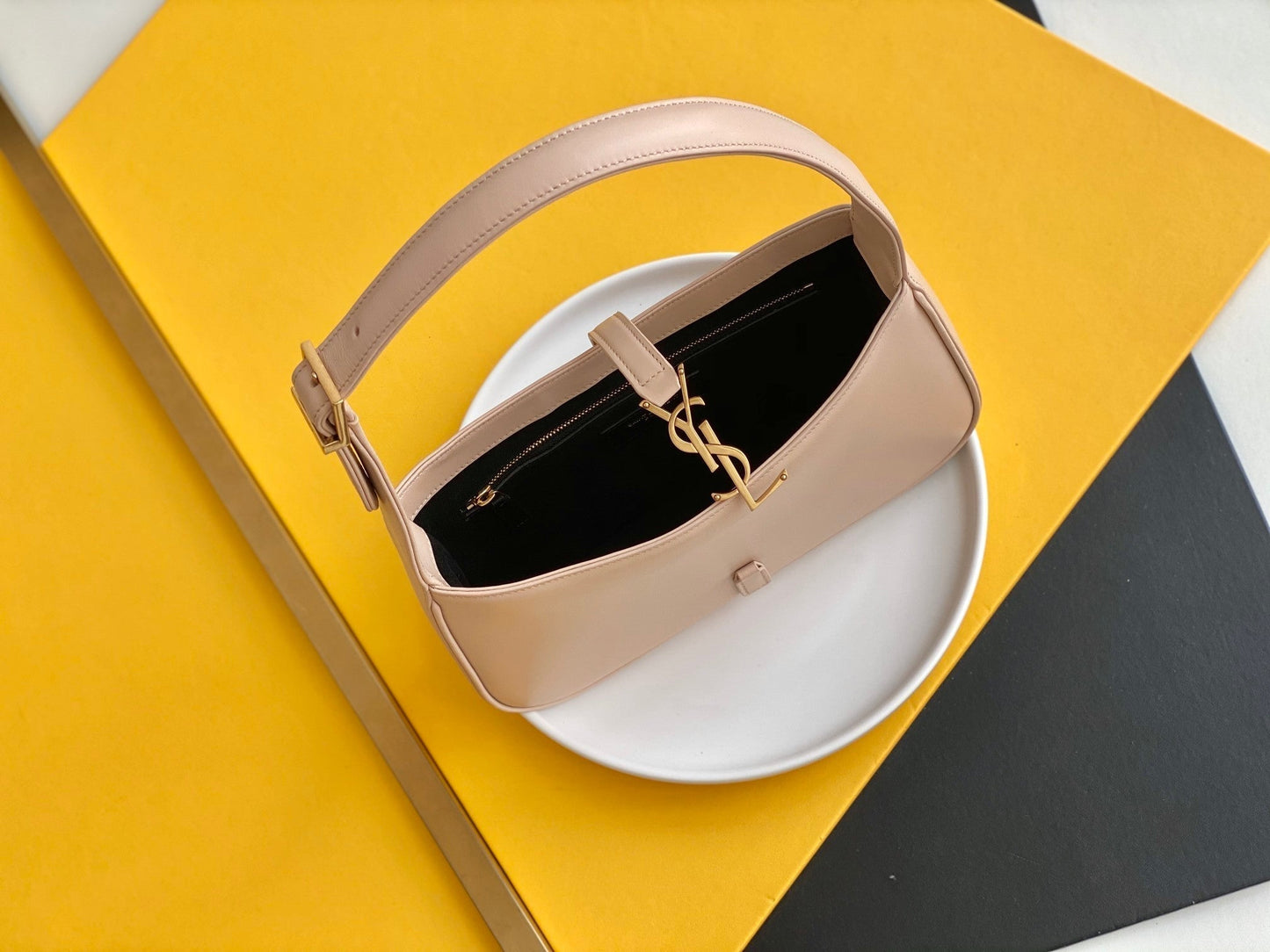 Top Quality LE 5 À 7 Hobo Bag Light Ivoire For Women 9in/23cm YSL