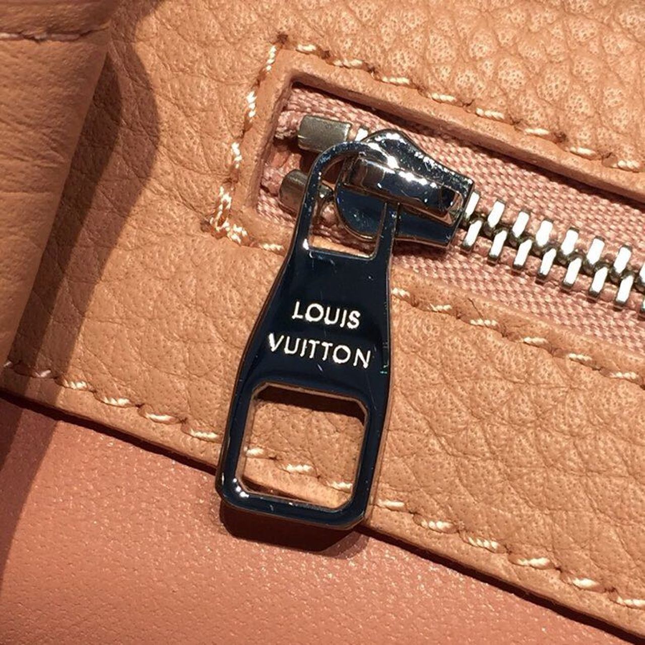 Top Quality Capucines PM Taurillon And Python Magnolia Pink For Women,  Shoulder And Crossbody Bags 10.4in/27cm Top Quality
