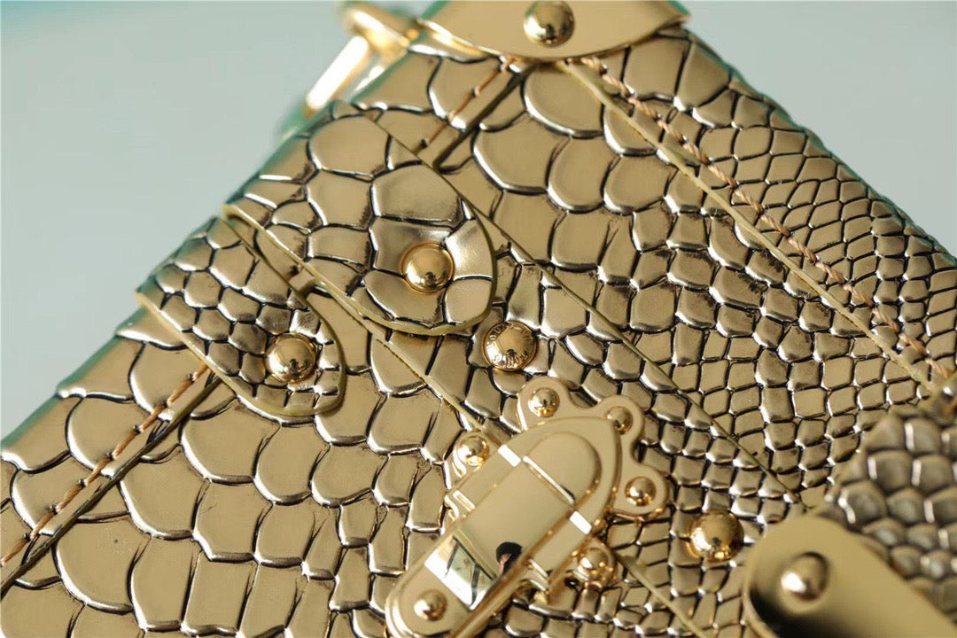 Top Quality Petite Malle High Shiny Alligator By Nicolas Ghesquiere Gold For Women,  Shoulder And Crossbody Bags 7.9in/20cm Top Quality 