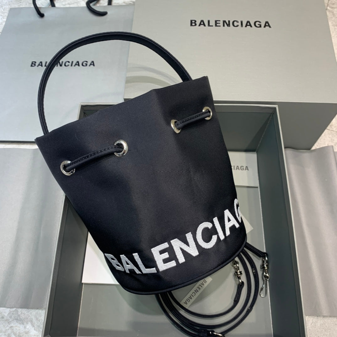 Top Quality Le Cagole MeTop Qualityum Bucket Bag In Black, For Women,  Bags 11.8in/30cm