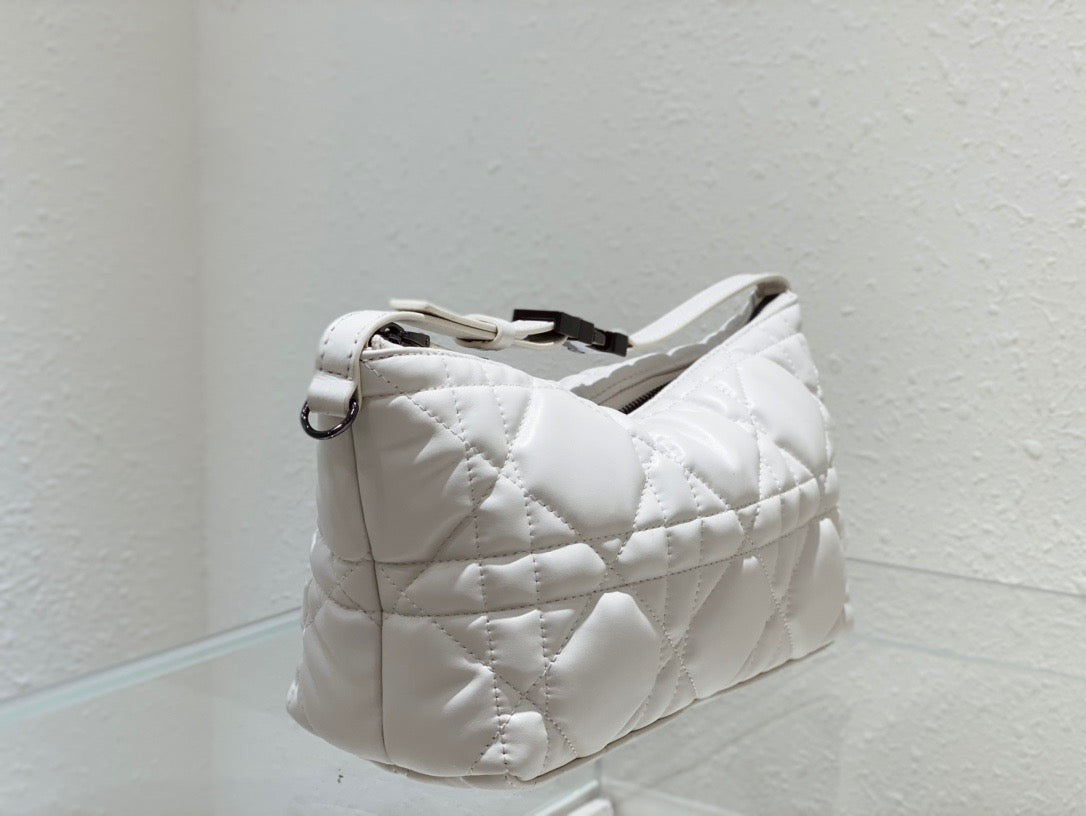 Top Quality MeTop Qualityum DYORTravel Nomad Pouch White, For Women, Womens Handbags 8.5in/22cm CD S5554BMIG_M030