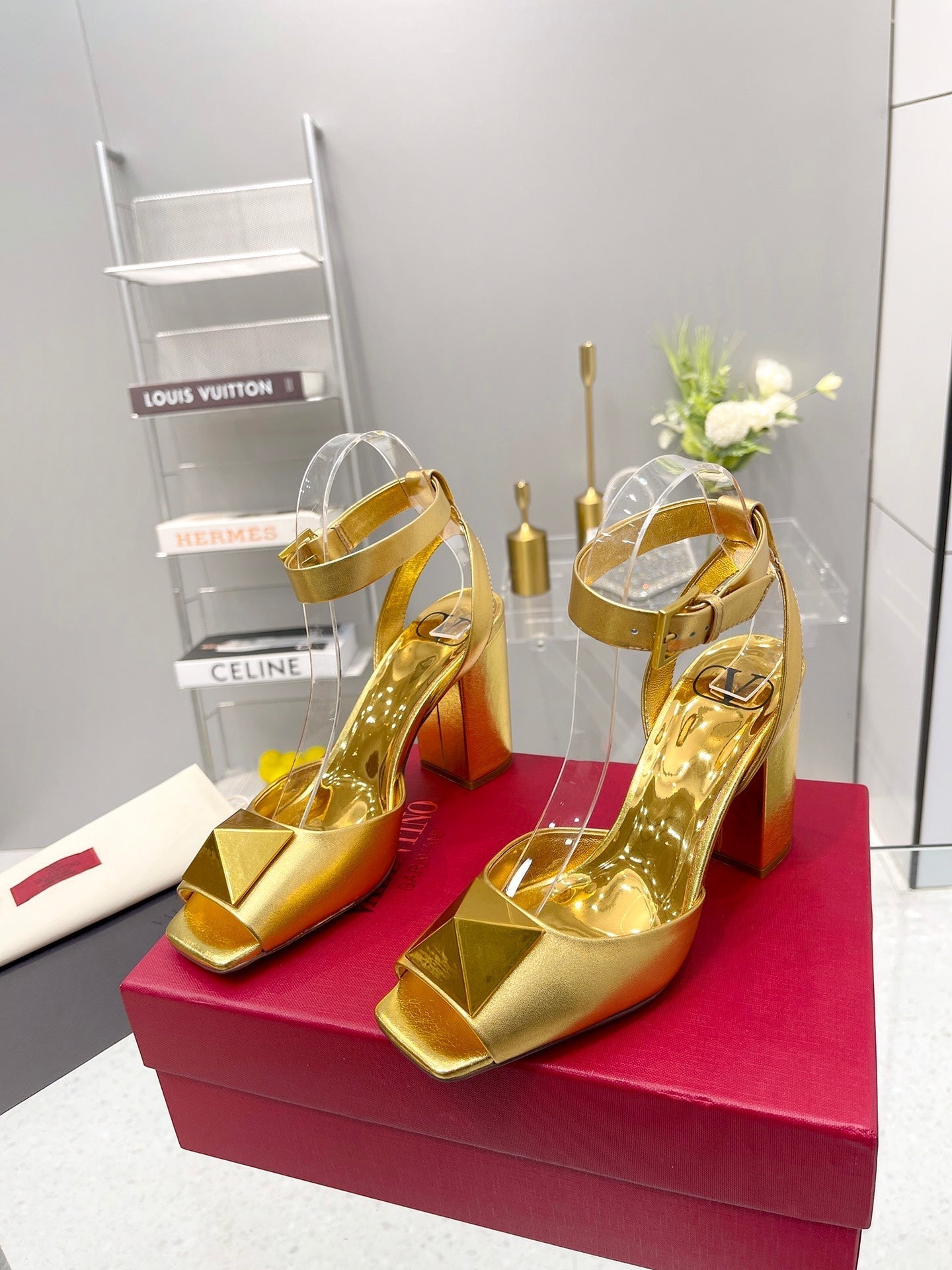 Valentino Garavani One Stud Sandal With Maxi Stud EmbellisTop Qualityent Gold For Women XW0S0EI6CYII16