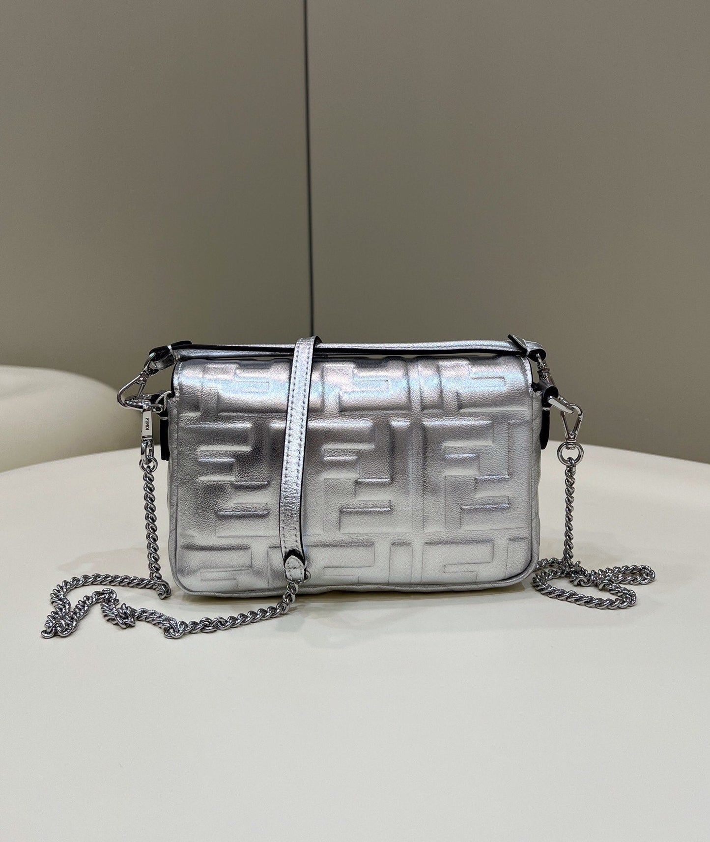 Top QualityTop Quality Baguette Silver For Women, Women’s Handbags, Shoulder And Crossbody Bags 7.5in/19cm FF 8BS017