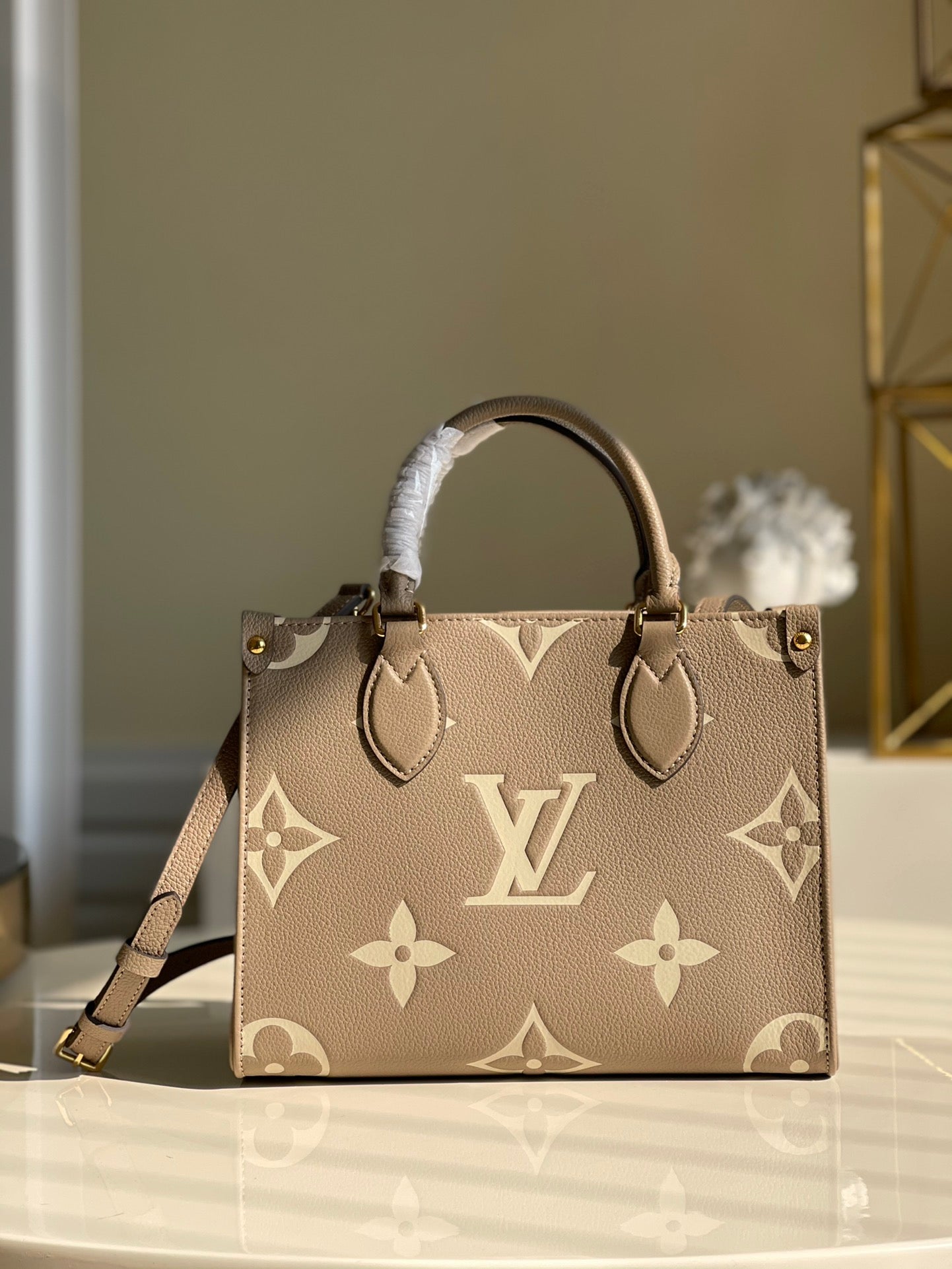 Top Quality OnTheGo PM Tote Bag Monogram Empreinte Beige/Cream For Women, Womens Handbags, Shoulder And Crossbody Bags 9.8in/25cm Top Quality M45779