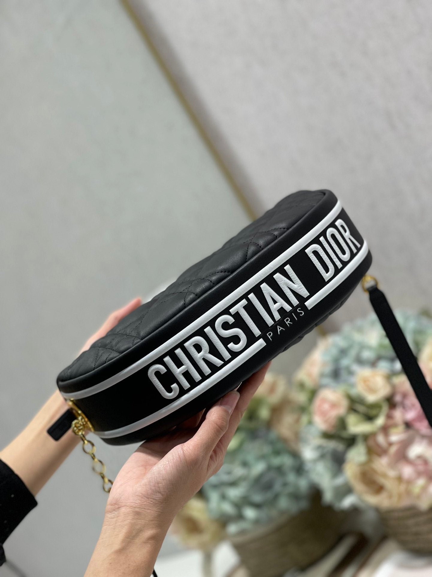 Top Quality MeTop Qualityum Vibe Hobo Bag Black Cannage, Black Handbags, Crossbody Bags, 30cm CD M7201ONOA_M911