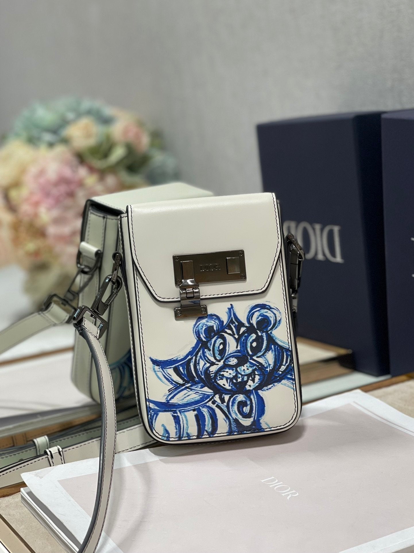 Top Quality D-Bubble Bucket Bag White For Women 7.5in/19cm CD