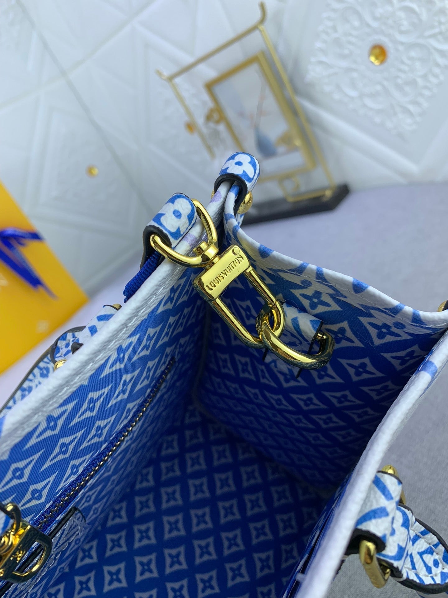 EN - Luxury Bags LUV 820