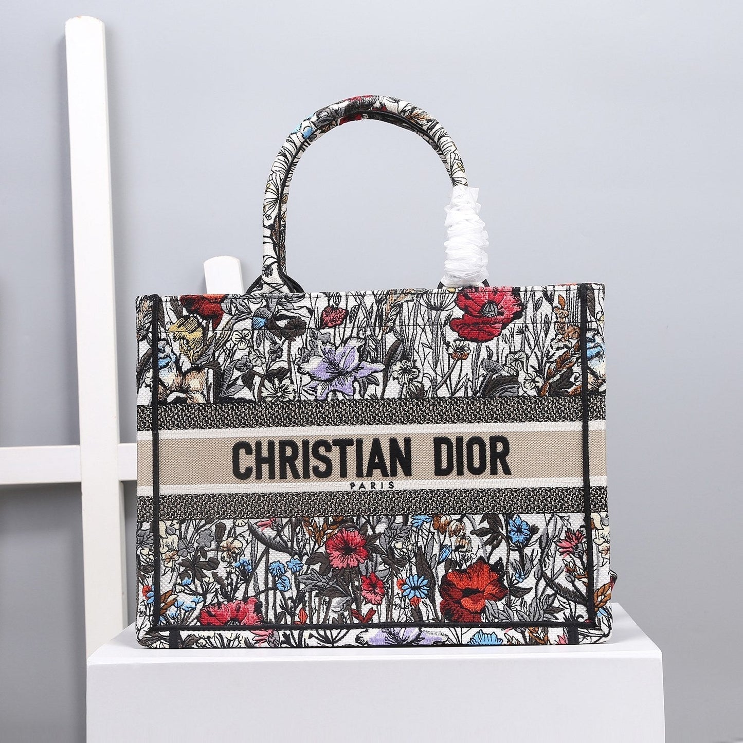 Top Quality MeTop Qualityum Book Tote Bag By Maria Grazia Chiuri For Women 14in/36cm CD