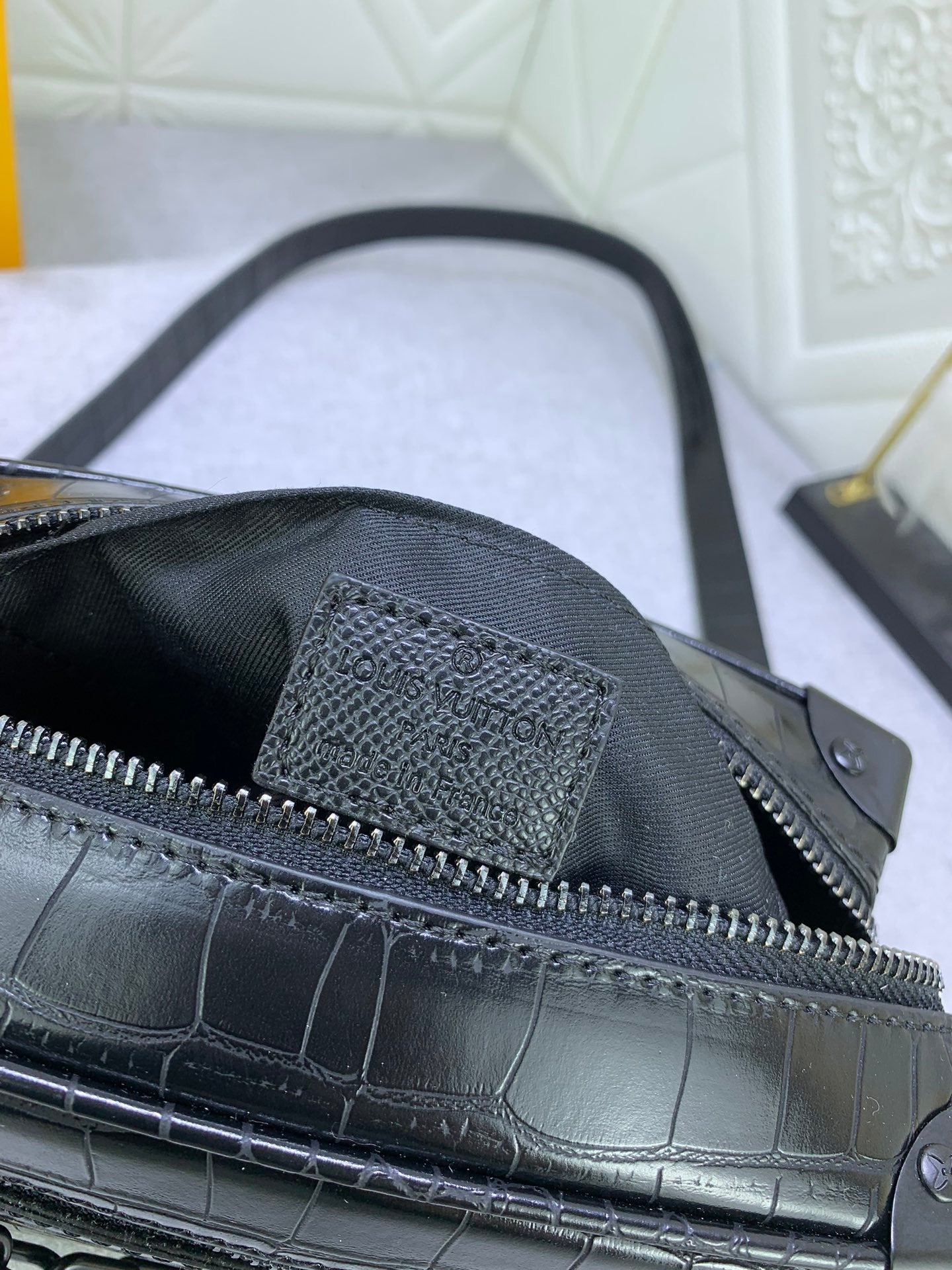 EN - New 1:1 rep  Bags LUV 660