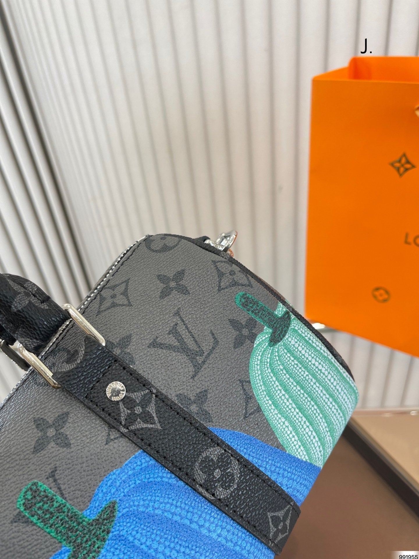EN - New 1:1 rep  Bags LUV 676