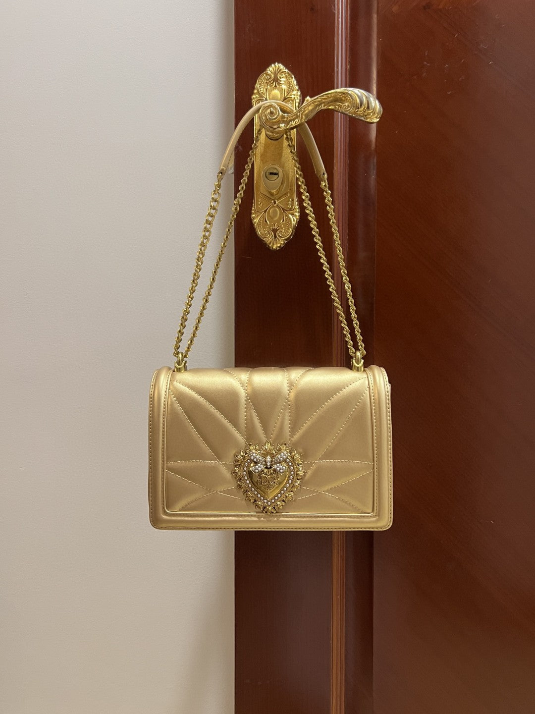 Top Quality Large Devotion Bag In Quilted Nappa Gold For Women 10in/26cm Top Quality