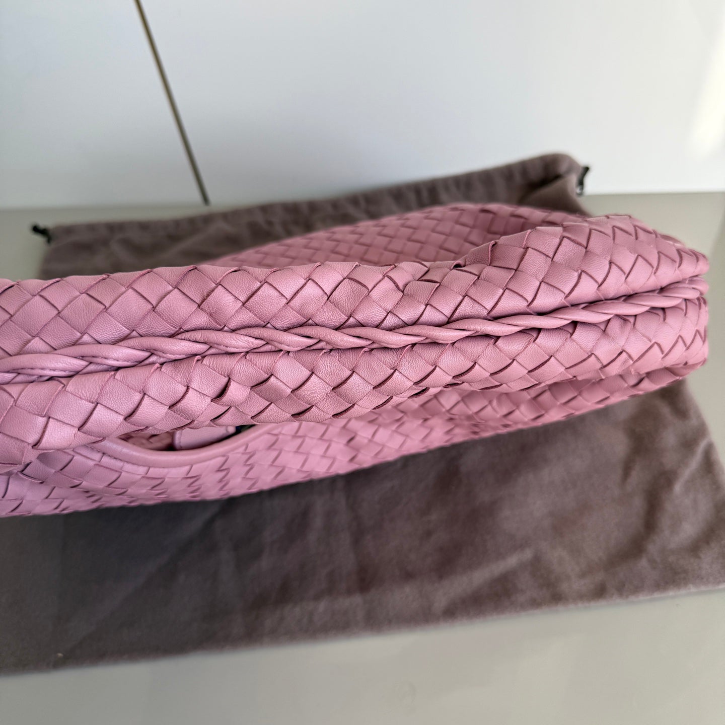 Bottega Veneta Veneta Hobo Small Mauve Pink Intrecciato Leather Bag 40cm