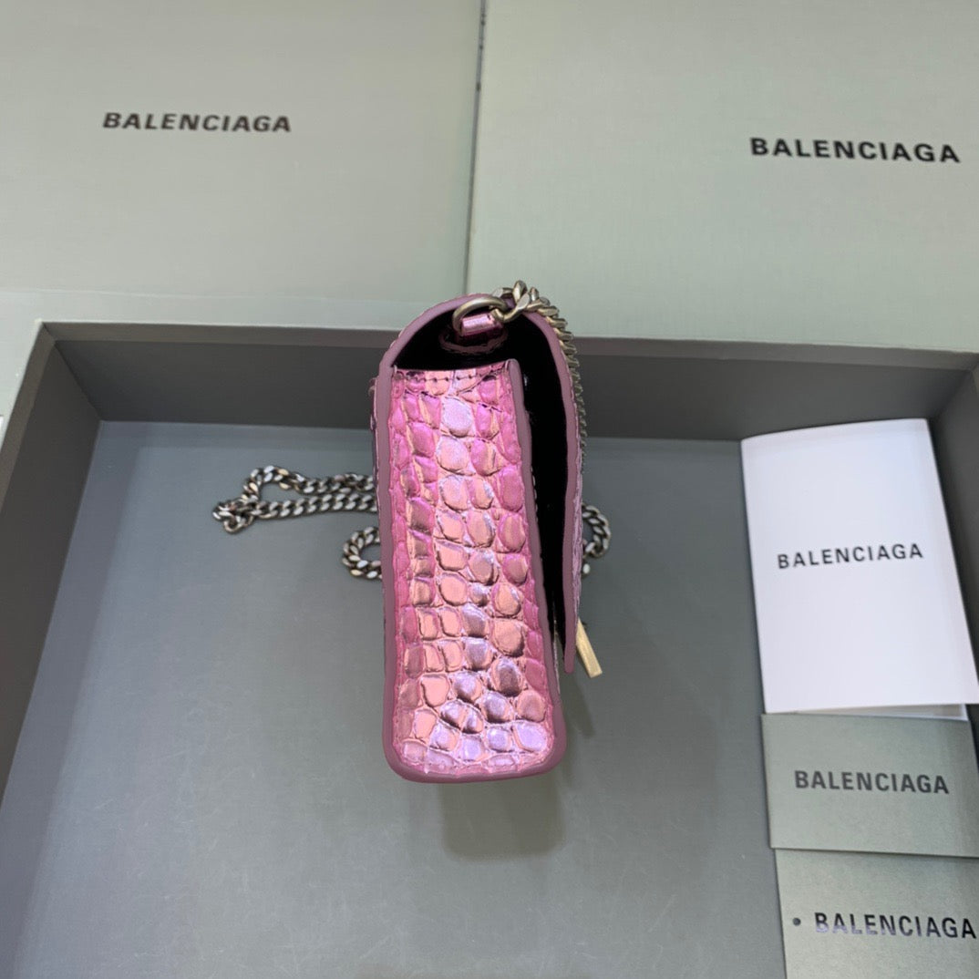 Top Quality Hourglass Wallet On Chain in Pink, For Women,  Bags 7.6in/19cm