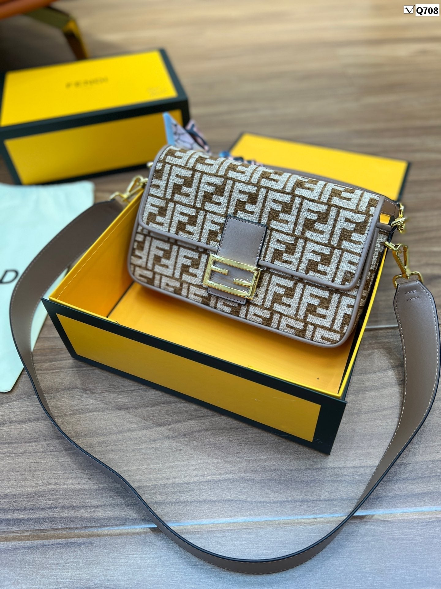 EN - New 1:1 rep Lux Bags FEI 267