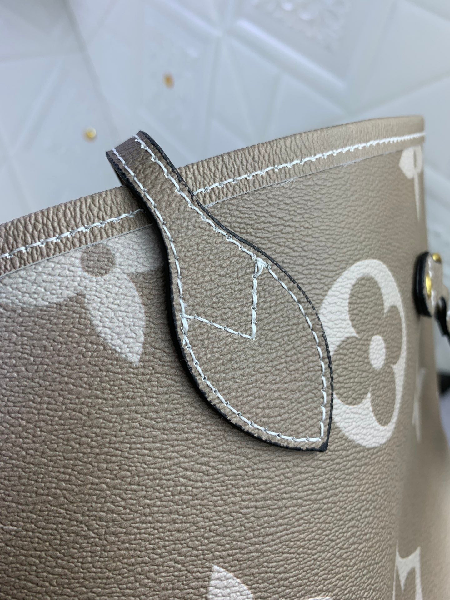 EN - New 1:1 rep Bag LUV 650