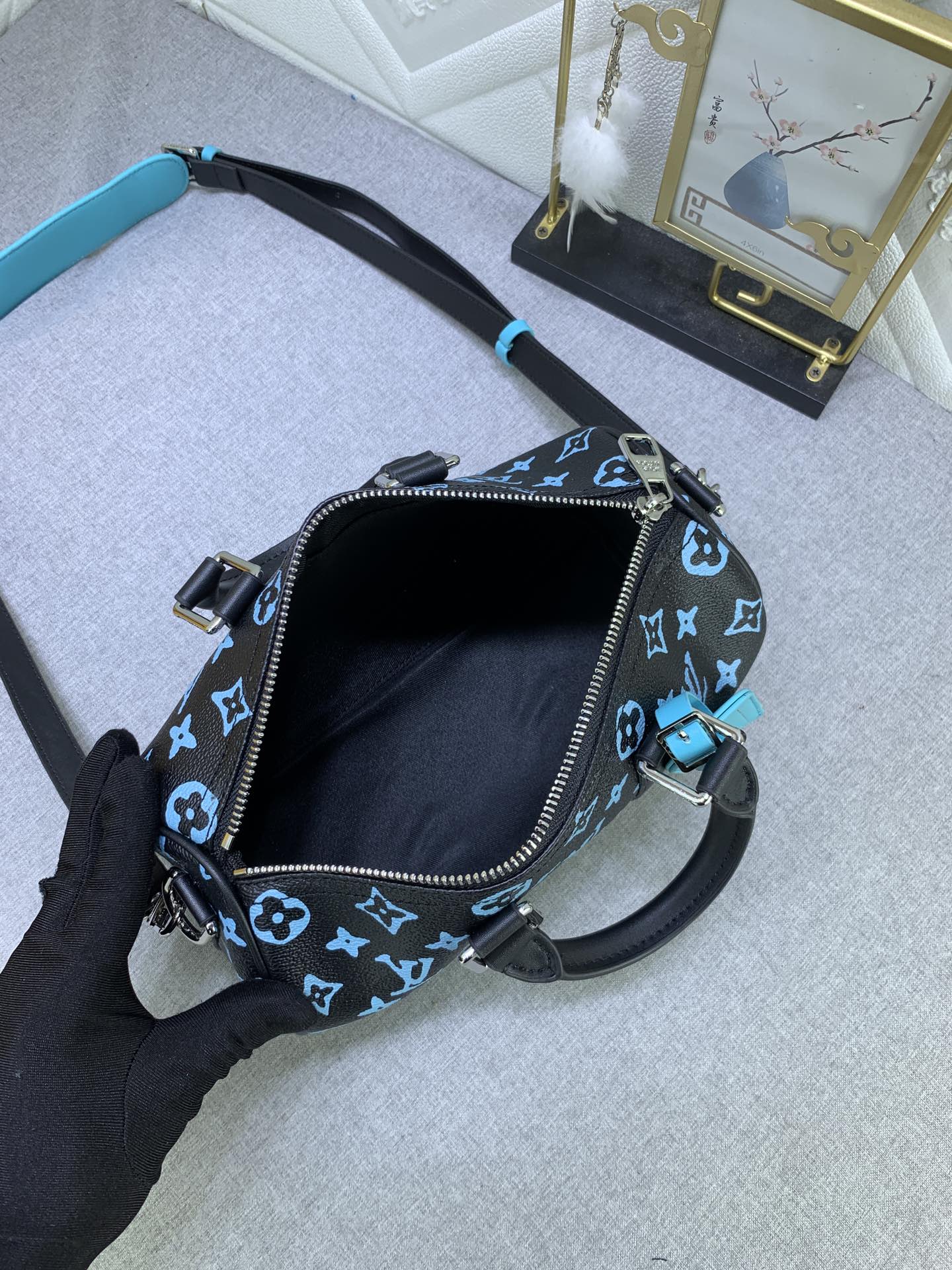 EN - New 1:1 rep Bag LUV 643