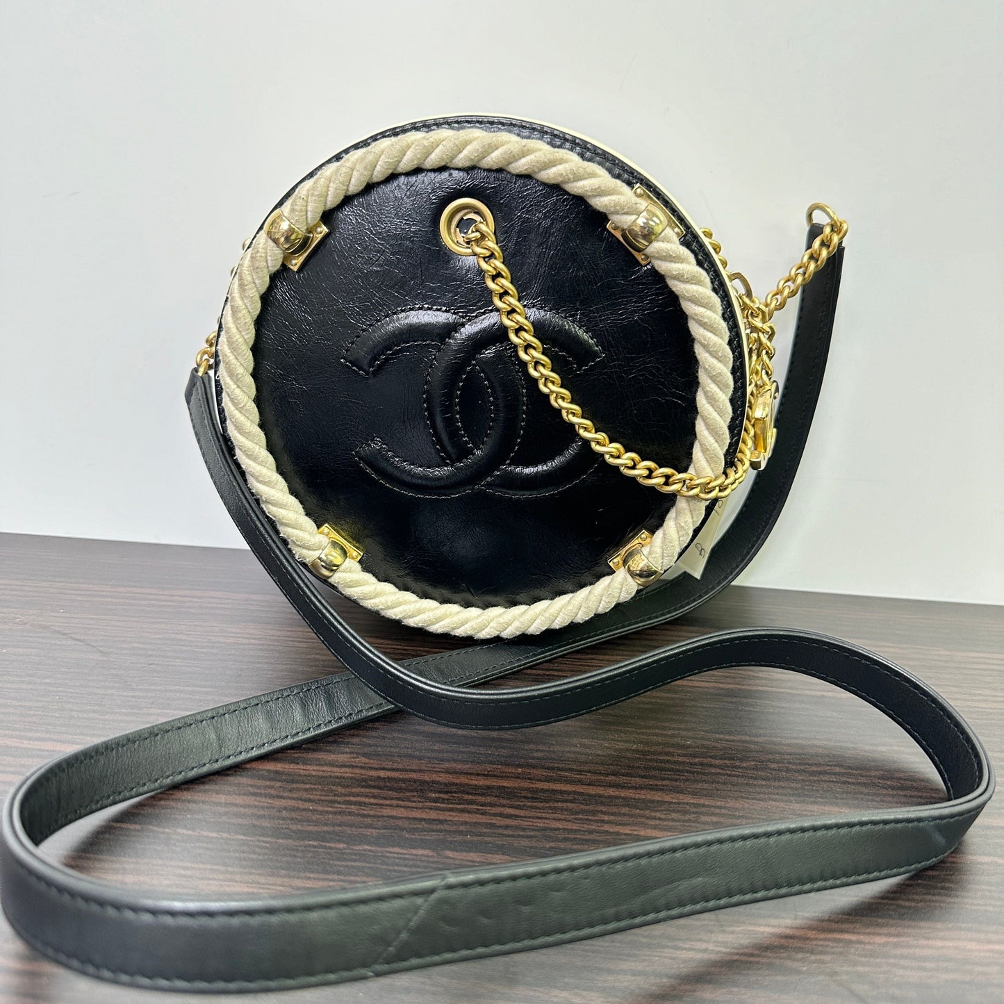 Chanel Black Crumpled Calfskin En Vogue Round Bag Chanel LB125424