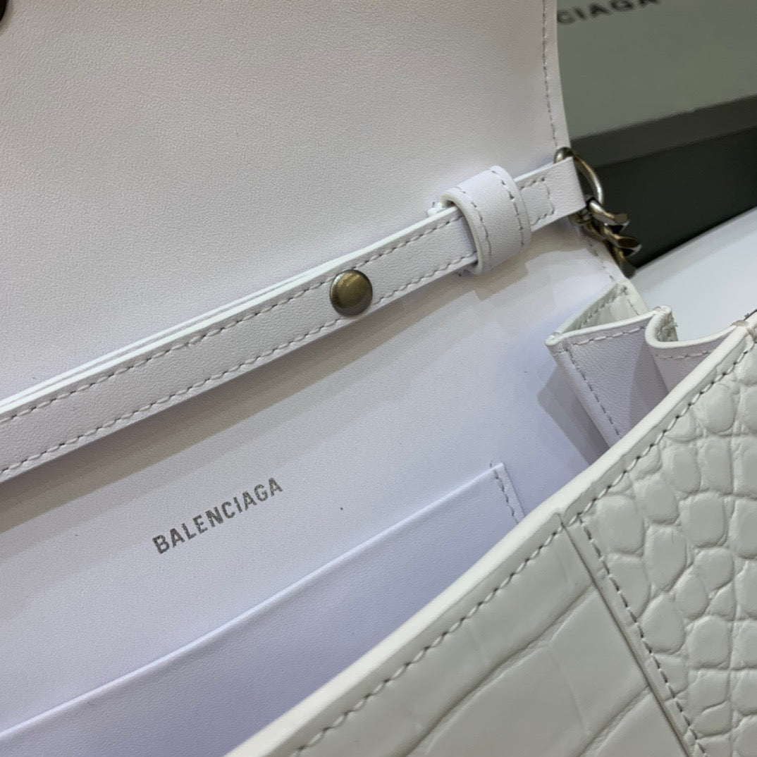 Top Quality Hourglass Wallet On Chain in White, For Women,  Bags 9in/23cm