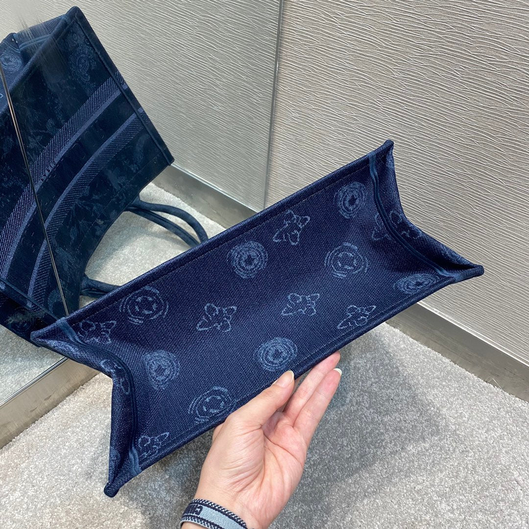 Top Quality MeTop Qualityum Book Tote Blue For Women 36cm/16.5in CD