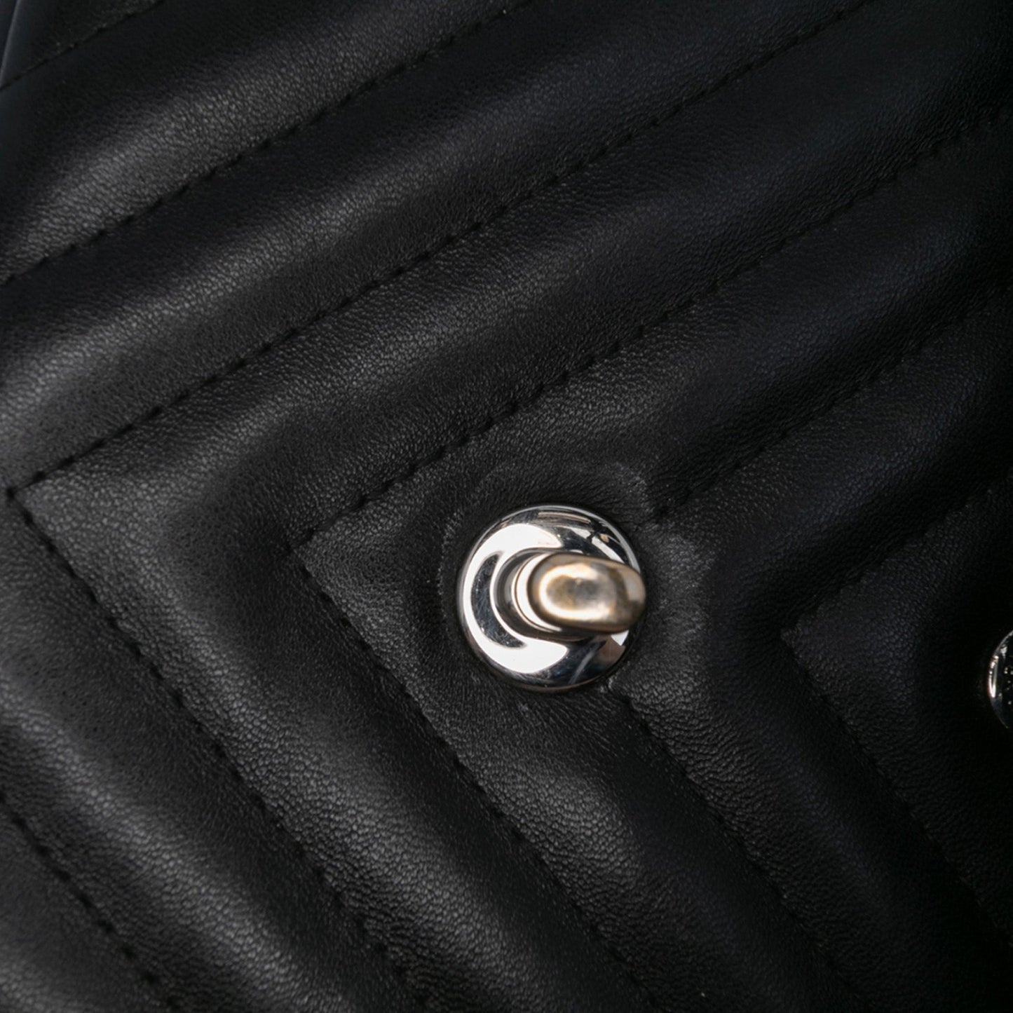 Black Chanel Jumbo Classic Chevron Lambskin Double Flap Shoulder Bag