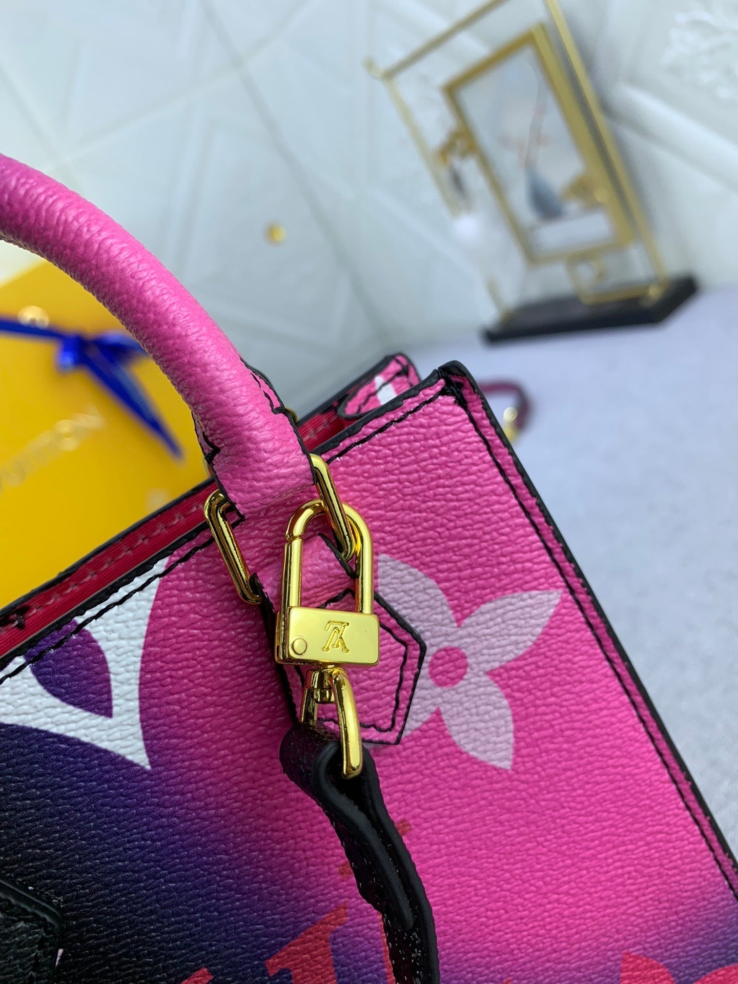 EN - Luxury Bags LUV 822