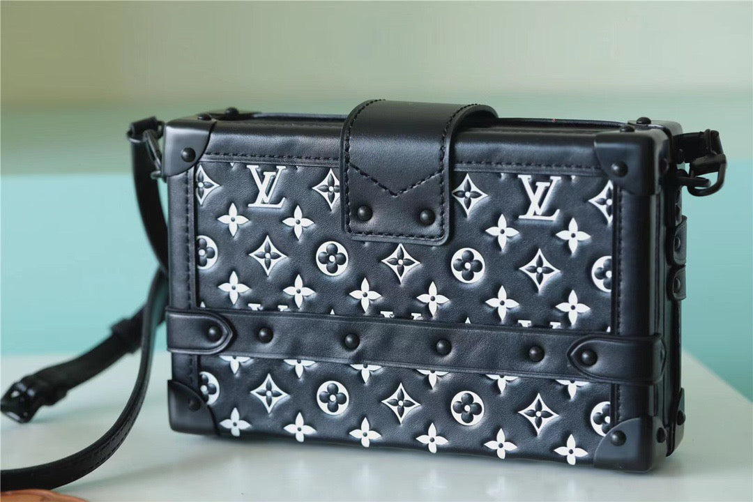 Top Quality Petite Malle Embossed And Foamed Black/ White For Women,  Shoulder And Crossbody Bags 7.9in/20cm Top Quality M59638