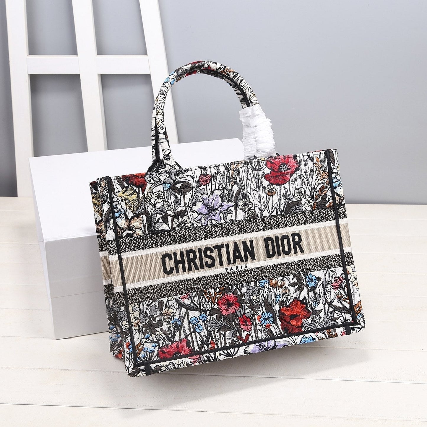 Top Quality MeTop Qualityum Book Tote Bag By Maria Grazia Chiuri For Women 14in/36cm CD