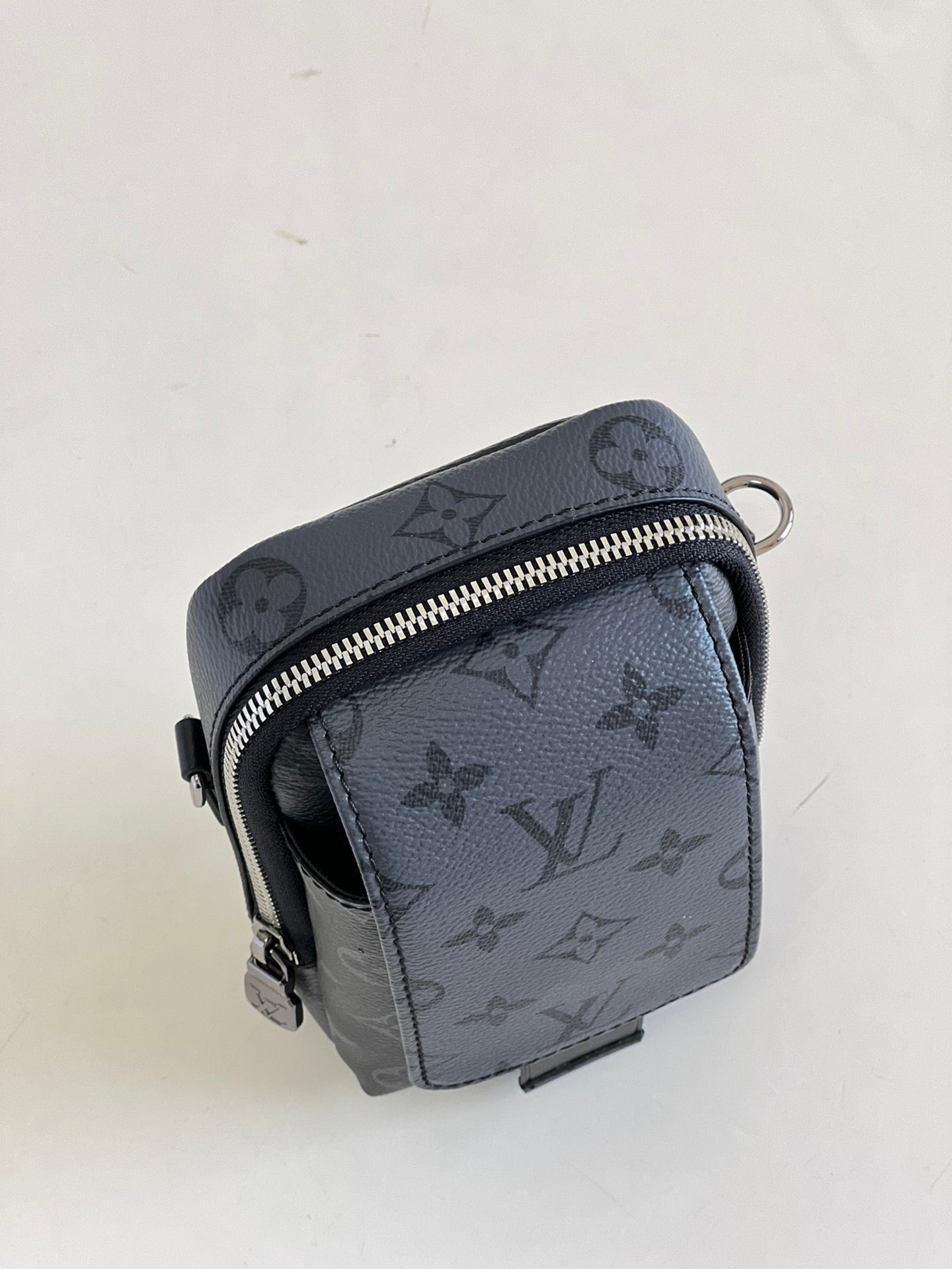 Top Quality Double Phone Pouch Monogram Eclipse Reverse Canvas For Men, Bags, Crossbody Bags 7.1in/18cm Top Quality M81321