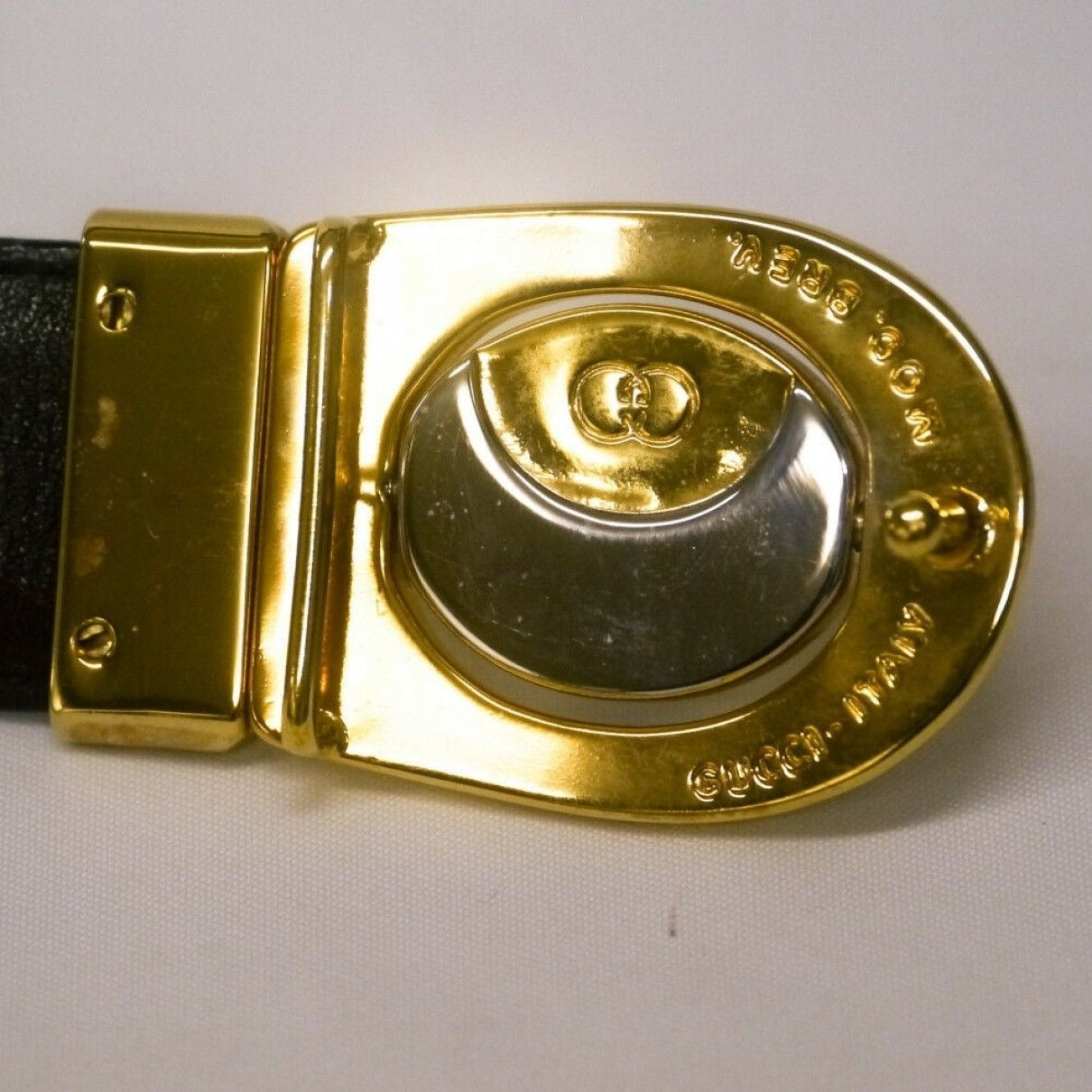 , Gucci, 44" long x 1.25" wide, brown or black leather, reversible belt in size 40" with a dual sided, two-tone engraved GG buckle