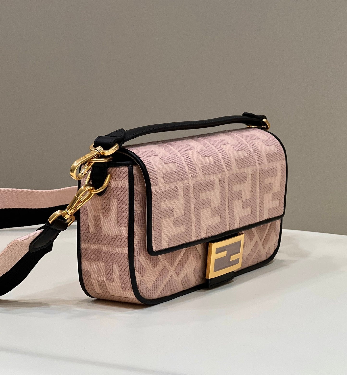 Top QualityTop Quality Baguette Light Pink For Women, Women’ Handbags, Shoulder And Crossbody Bags 10in/27cm FF 8BR600